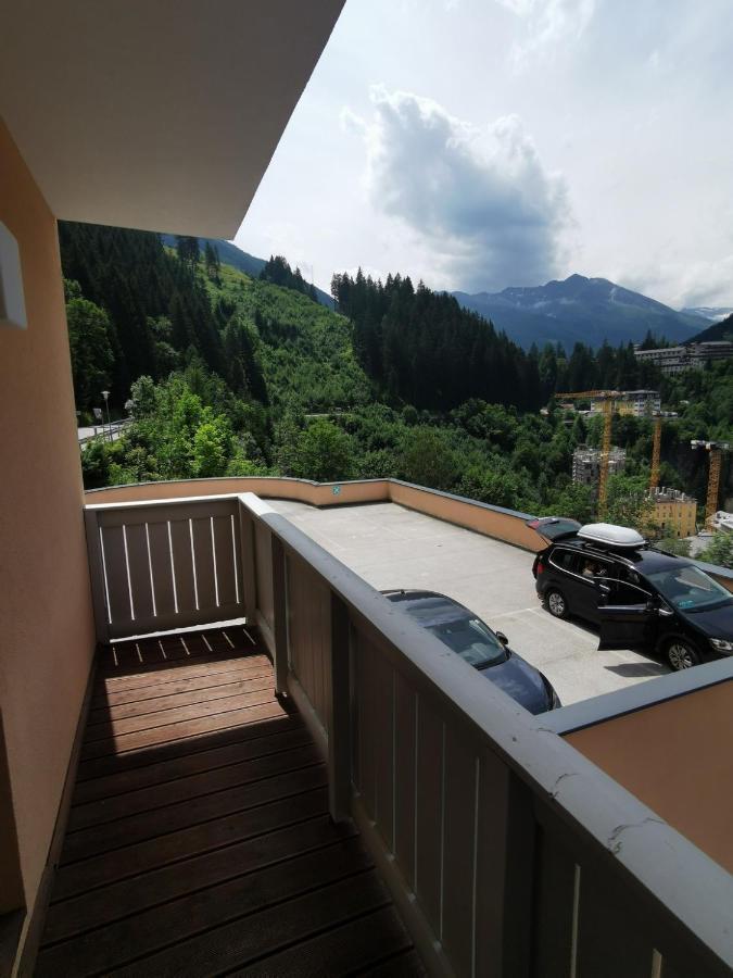 Design Apartments Mit Pool Und Fantastischem Ausblick Bad Gastein Bagian luar foto